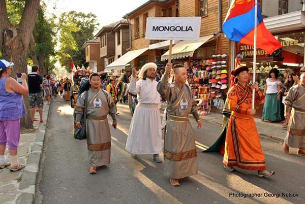 “Дэлхийн аварга”- ууд Австрид тоглолт хийж явна